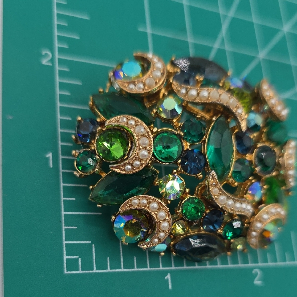 Vintage Green And Blue Rhinestone Brooch With Tiny Faux Pearls - Picture 6 of 7